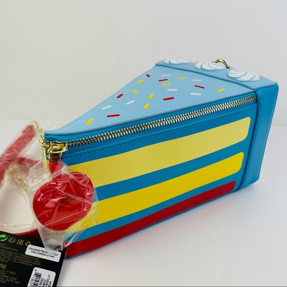 Loungefly Disney Princess Snow White Cosplay Cake Crossbody Bag Purse WDTB2465 - Picture 2 of 8